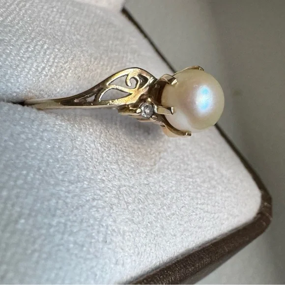 Elegant 10k Yellow Gold, Pearl and Diamond Women’s Ring, Sz. 6